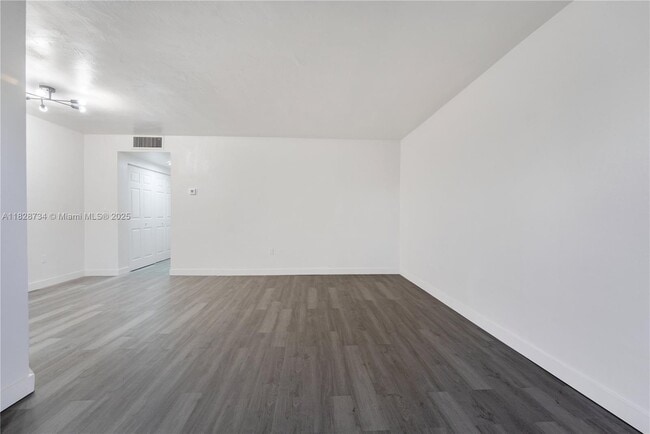 Building Photo - 610 NE 123rd St