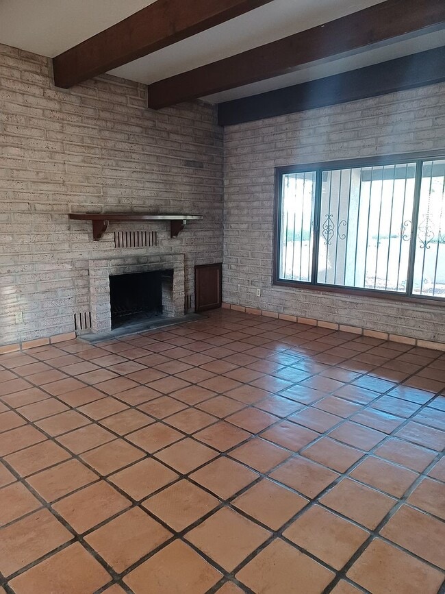 Building Photo - 5310 N Camino Real