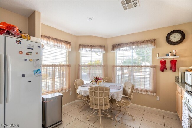 Foto del edificio - 1563 Raining Hills St