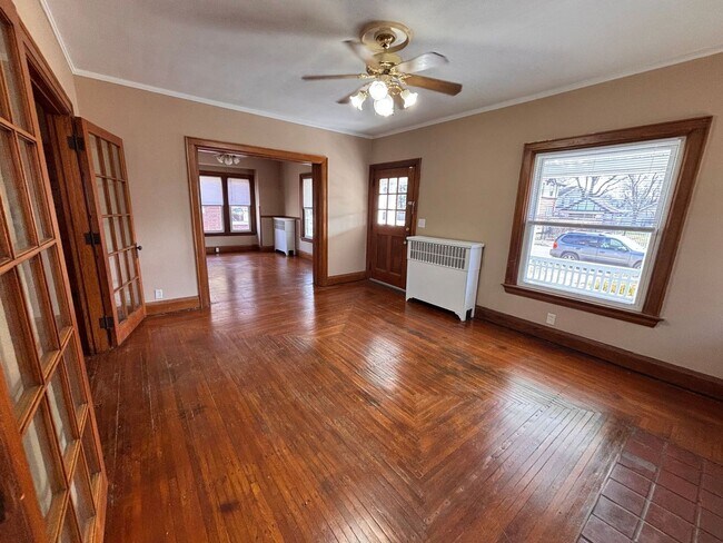 Building Photo - 2113 Linden Ave