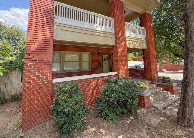 Foto del edificio - $500 OFF FIRST MONTHS RENT | Charming 2 Be...