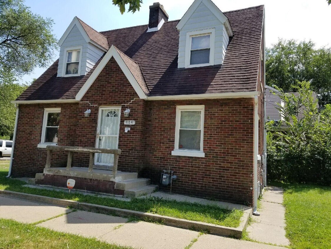 Foto principal - Large Glen Park Home! Original Hardwood Fl...