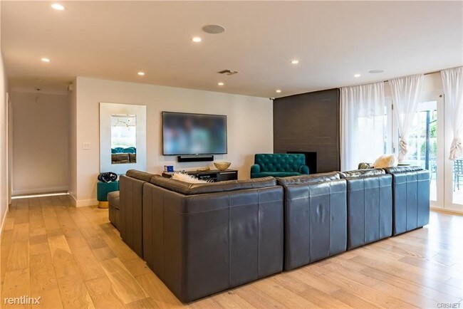 Foto del edificio - 5 br, 3 bath House - 5425 Royer Ave
