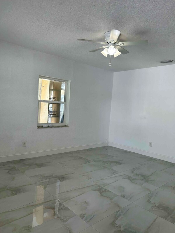 Foto principal - 1480 NE 173rd St