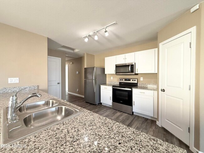 Foto del edificio - 1036 W Verde Ln