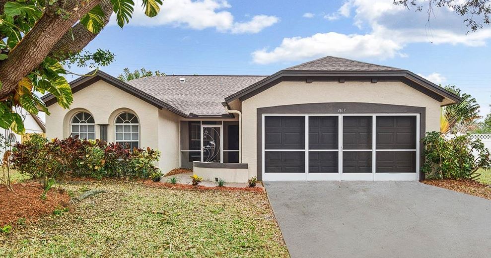 Foto principal - 4107 11th Ave E