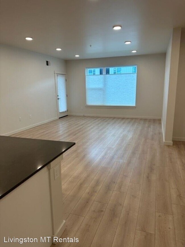 Building Photo - 2 br, 2 bath House - 2222 D Willow #60