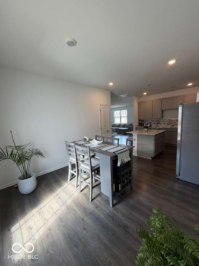 Foto del edificio - 6301 Rhinecliff Dr