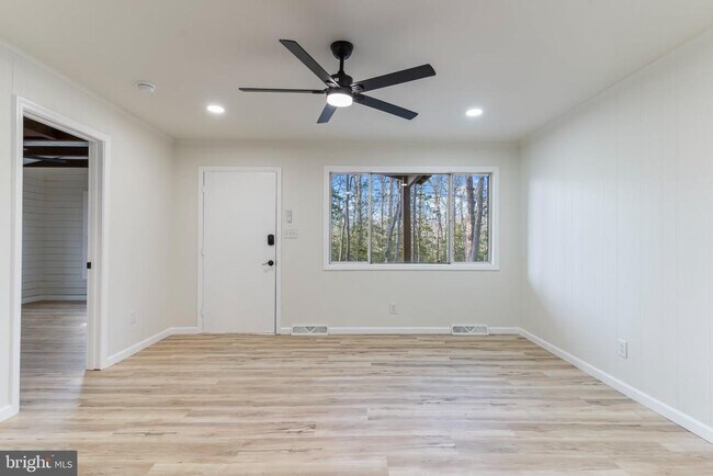 Foto del edificio - 12403 Ridge Rd