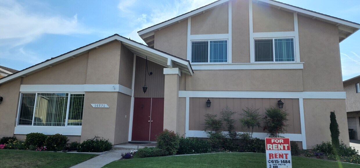 Primary Photo - 16571 Regina Cir