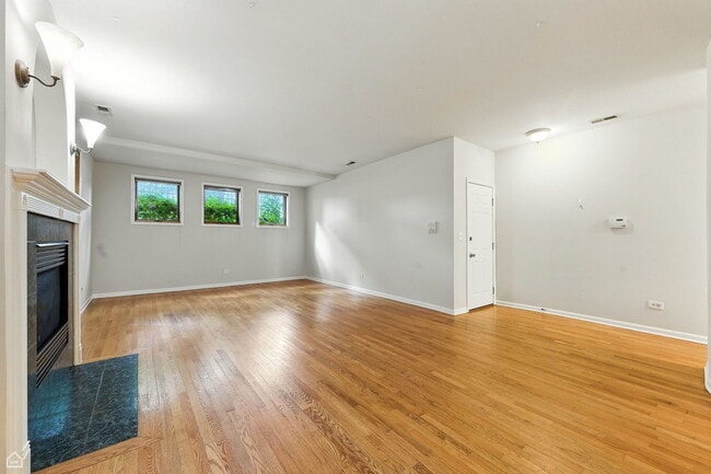 Foto del edificio - 1535 N Wicker Park Ave