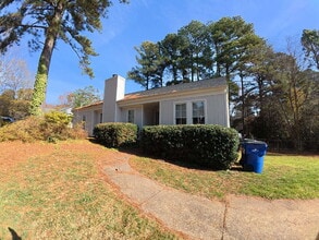 Building Photo - 3028 Sylvania Dr