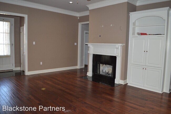Building Photo - 4 br, 2 bath House - 10826 Hilltree Dr