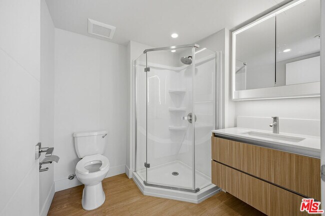 Building Photo - 11837 Mayfield Ave