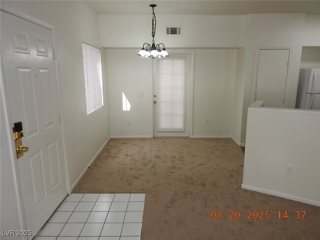 Building Photo - 3400 Cabana Dr