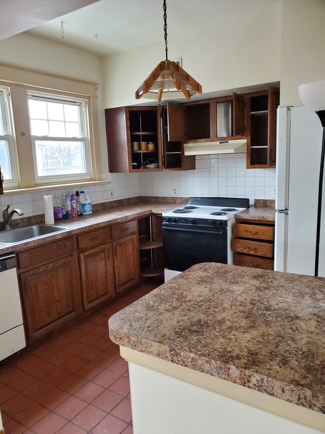 Cocina - 128 N 11th St