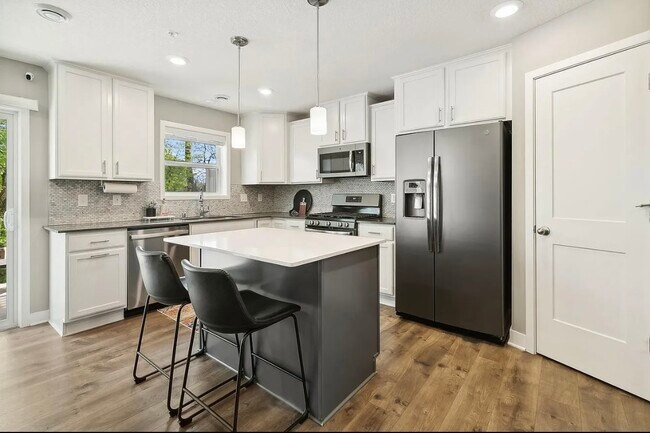 Foto del edificio - 5668 Cattail Ct NE