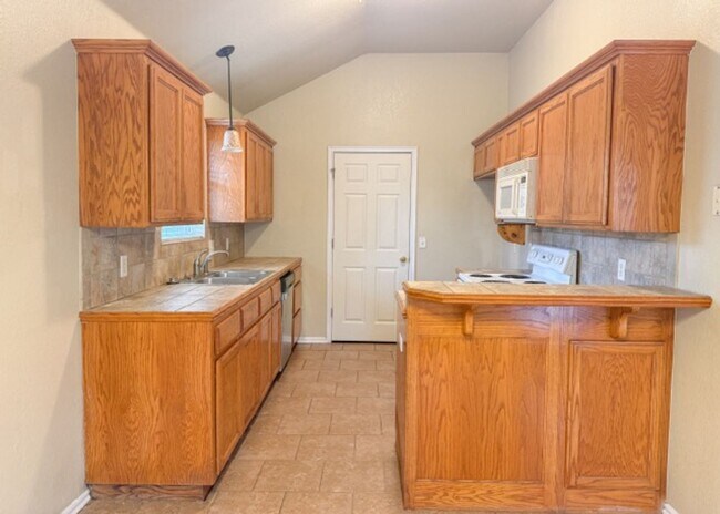 Building Photo - 17553 Gold Dr
