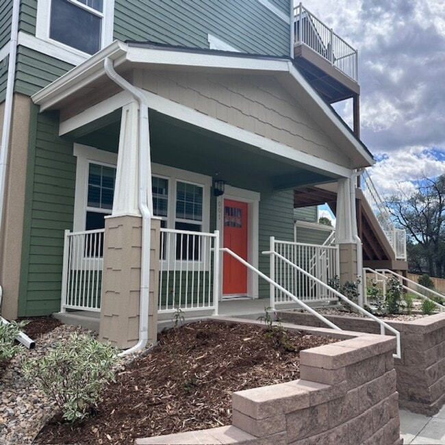 Interior Photo - Clover On Cascade