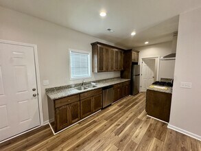 Building Photo - 16592 Jamilynn Dr