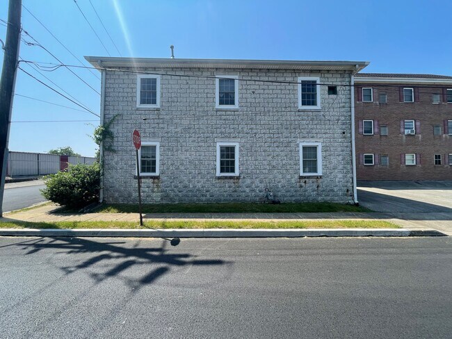 Foto del edificio - 313 E 4th St