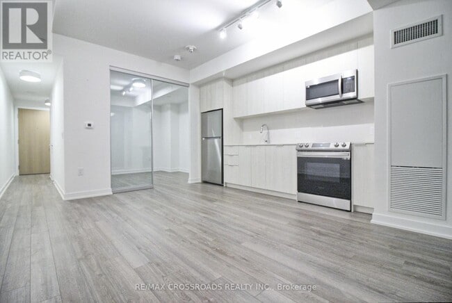 Photo du bâtiment - 357-4357 King St W