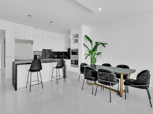 Foto del edificio - 2020 N Bayshore Dr