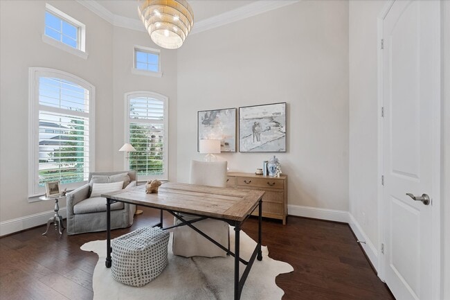 Building Photo - 5823 Stratton Wds Dr