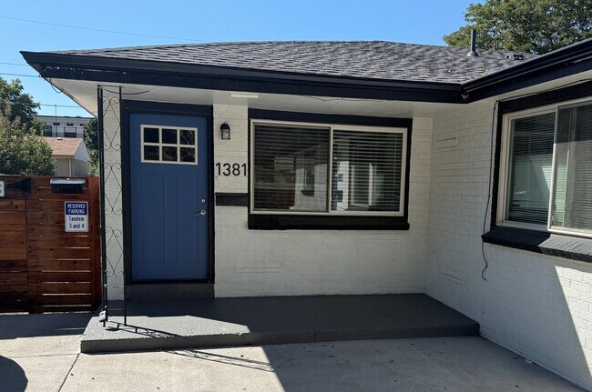 Foto del edificio - Charming 3BR Duplex in Aurora