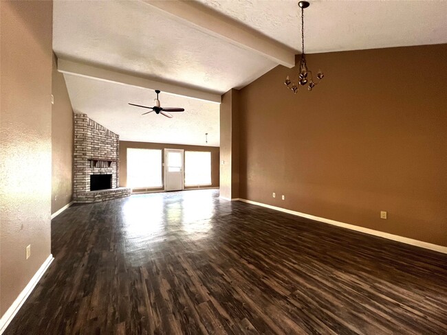 Foto del edificio - 630 Spring Breeze St