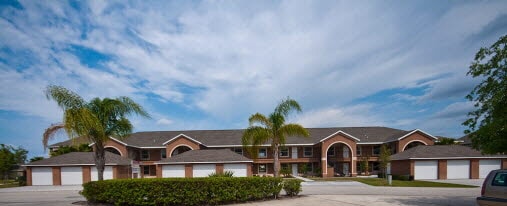 front of bldg & parking - 2631 Emerald Lake Ct
