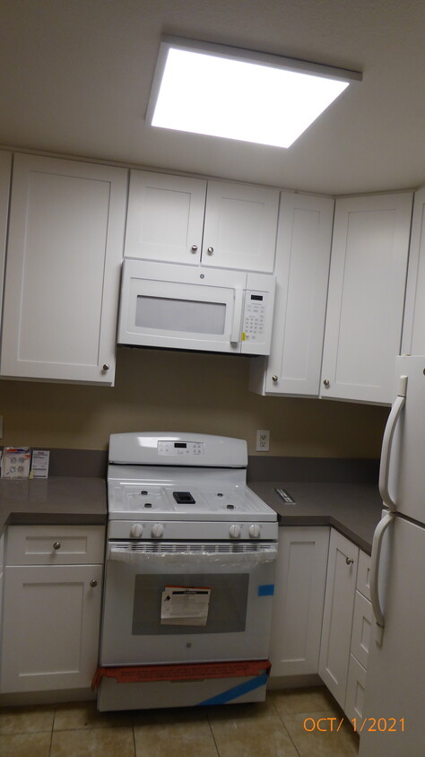 Primary Photo - 10636 Woodley Ave