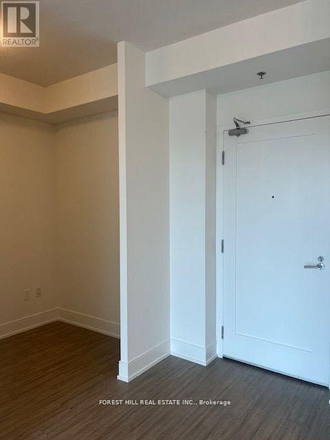 Building Photo - 310 Tweedsmuir Ave
