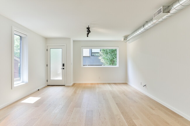 Large bright west facing open plan-living. kitchen and dining - 74 Dovercourt Rd