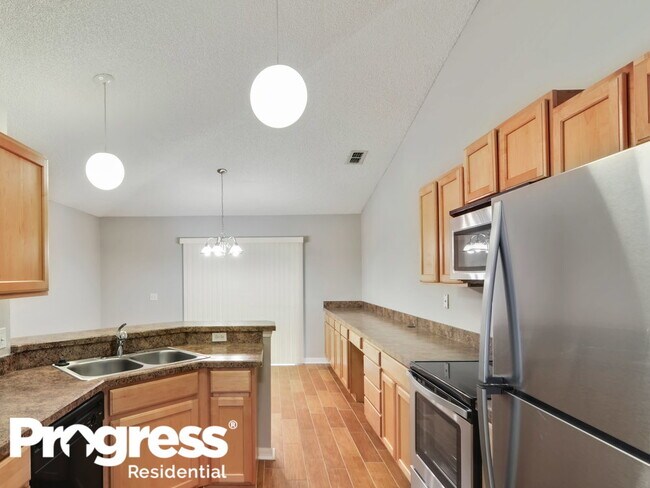 Foto del edificio - 8448 Oak Crossing Dr W