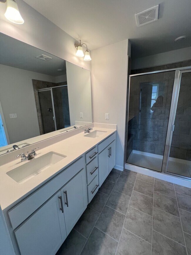 Foto del edificio - 5821 Woodlawn Dr