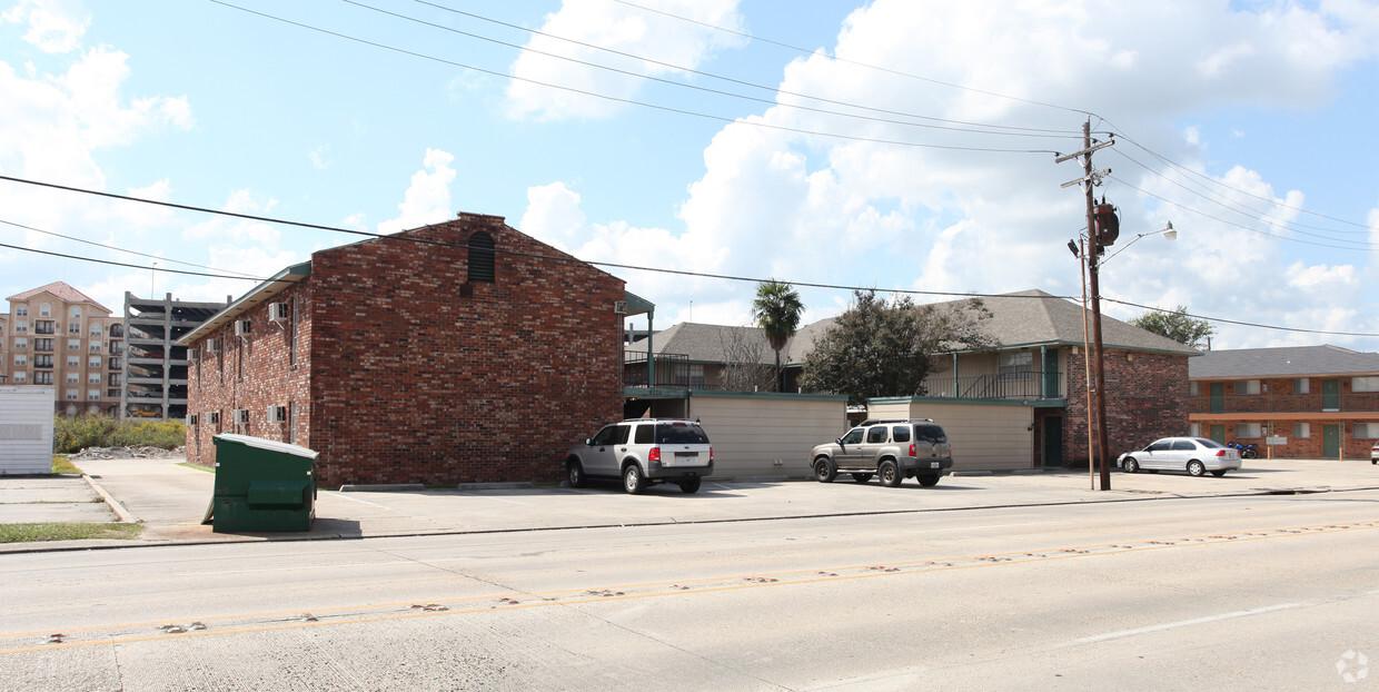 Building Photo - 4154-4176 Burbank Dr