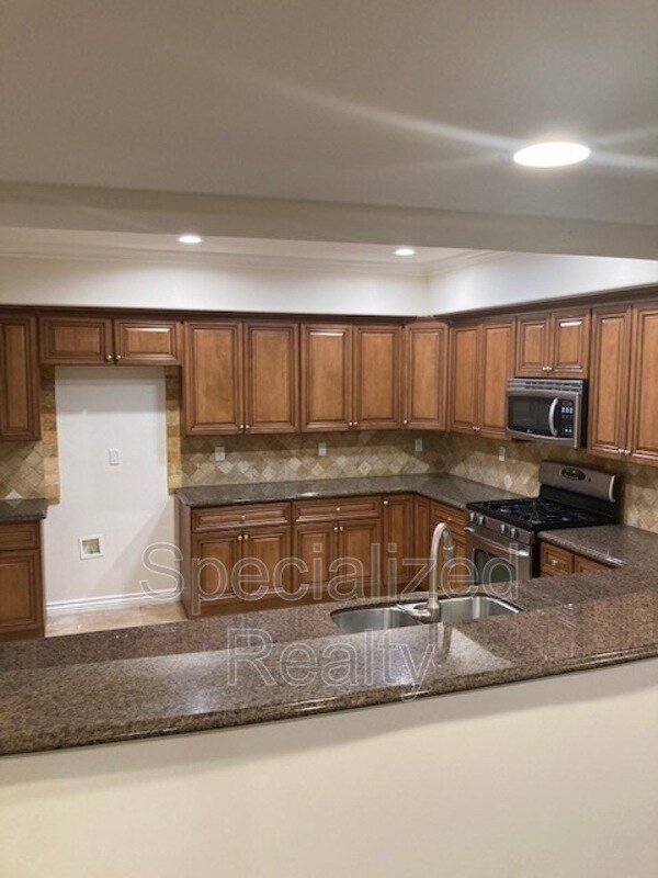 Building Photo - 10921 Whipple St