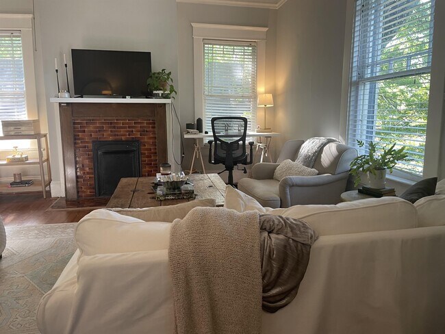 Building Photo - 891 Virginia Ave NE