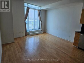 Building Photo - 231 Fort York Blvd