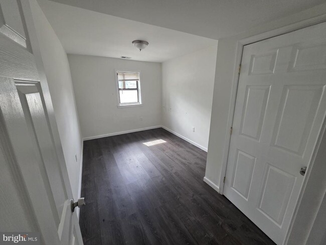 Building Photo - 203 E Cedarville Rd