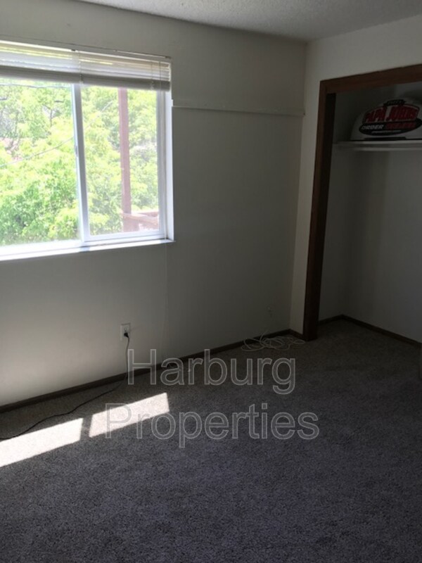 Building Photo - 454 Arapahoe Ave