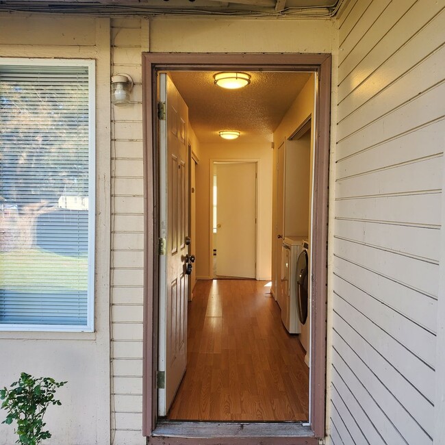 Building Photo - 3 bdrm, 1 bath, attached garage, $1795 Rent