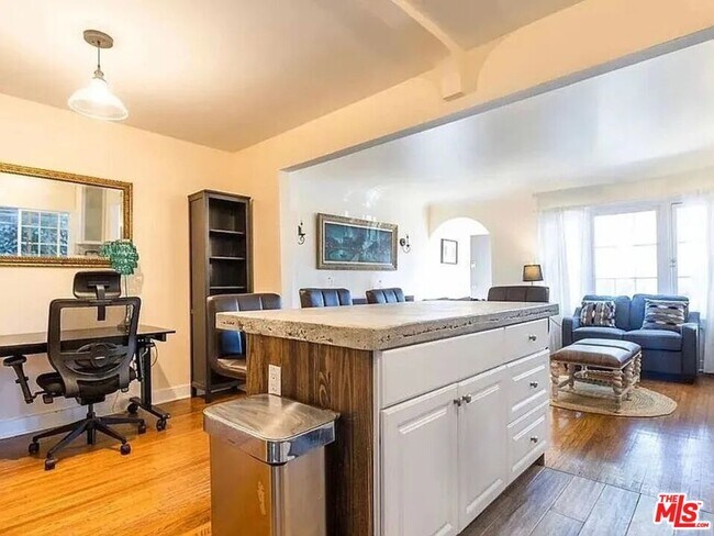 Foto del edificio - 11325 Mississippi Ave