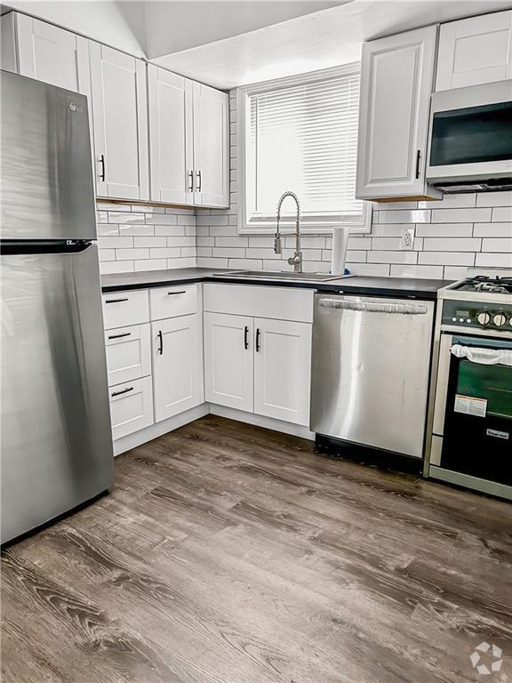 Building Photo - 2218 E 60th Pl