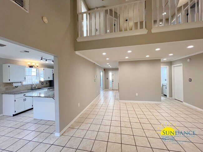 Building Photo - Spacious 4 Bedroom Home!