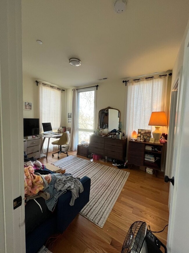 Building Photo - New 3BD 2.5BA