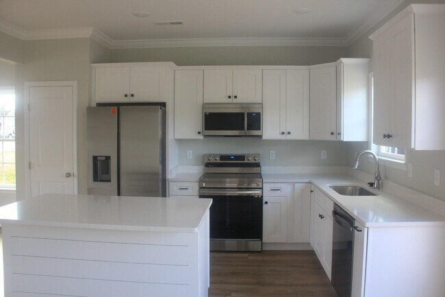 Building Photo - 266 NE Bellingham Dr