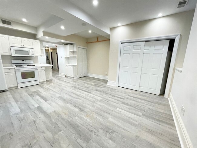 Building Photo - 89 Cedar St