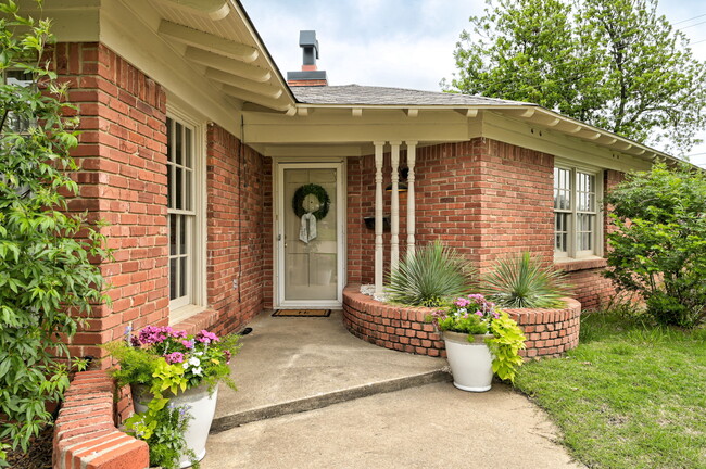 Building Photo - 9800 Ashley Pl
